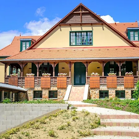 Klebelsberg Kastely 4* Budapesta